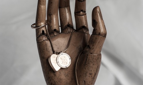 Eine Hand einer Figur